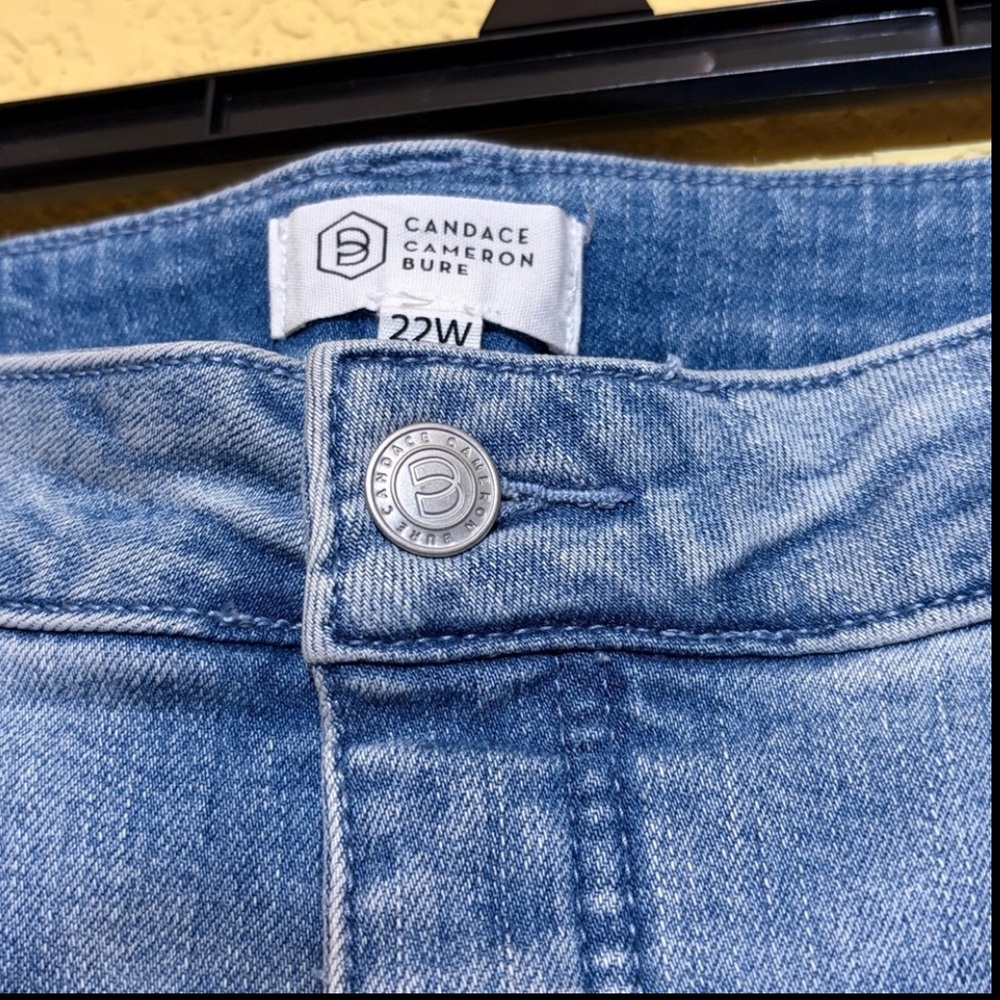 Candace Cameron Bure Light Blue Distressed Jeans - Picture 3 of 4